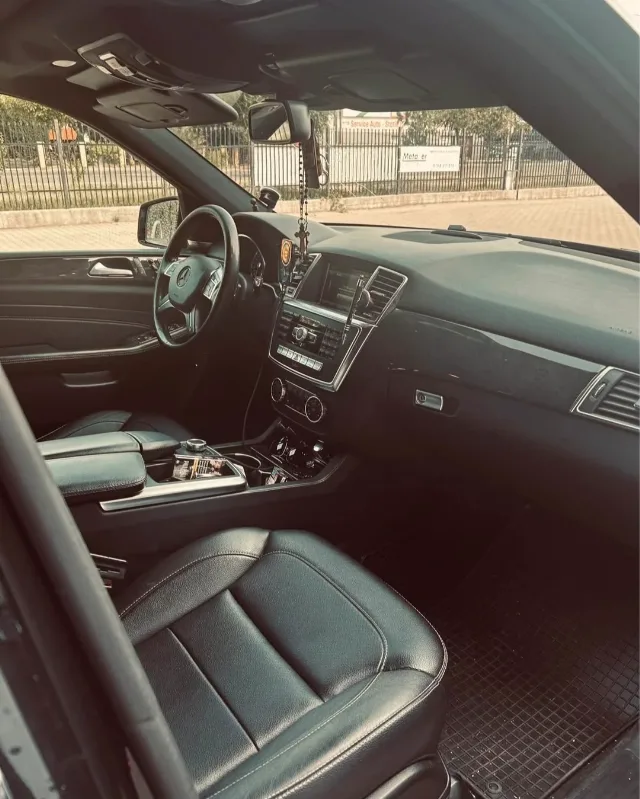 Mercedes-Benz ML 350 BlueTEC 4MATIC – De vânzare  ✅ An fabricație: 2014 ✅ Motor: 3.0 Diesel (2987 cm³) ✅ Putere: 258 CP ✅ Cutie de viteze: Automată ✅ – fotografia 6 din 8