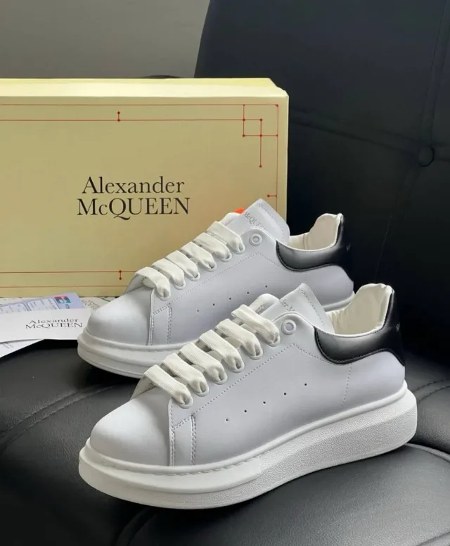 ALEXANDER MCQUEEN – WHITE & BLACK – Sector 2, București