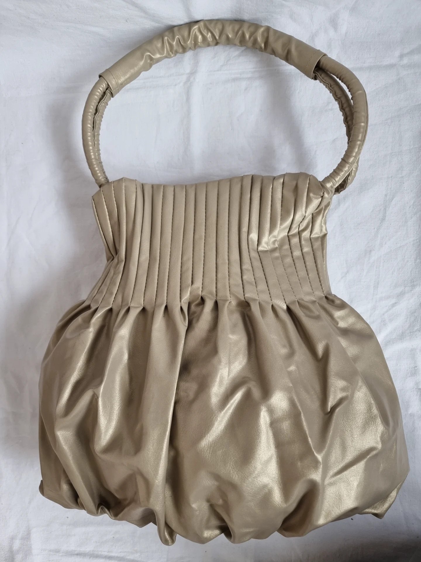 Geanta Avon aurie nouă – fotografia 1 din 8