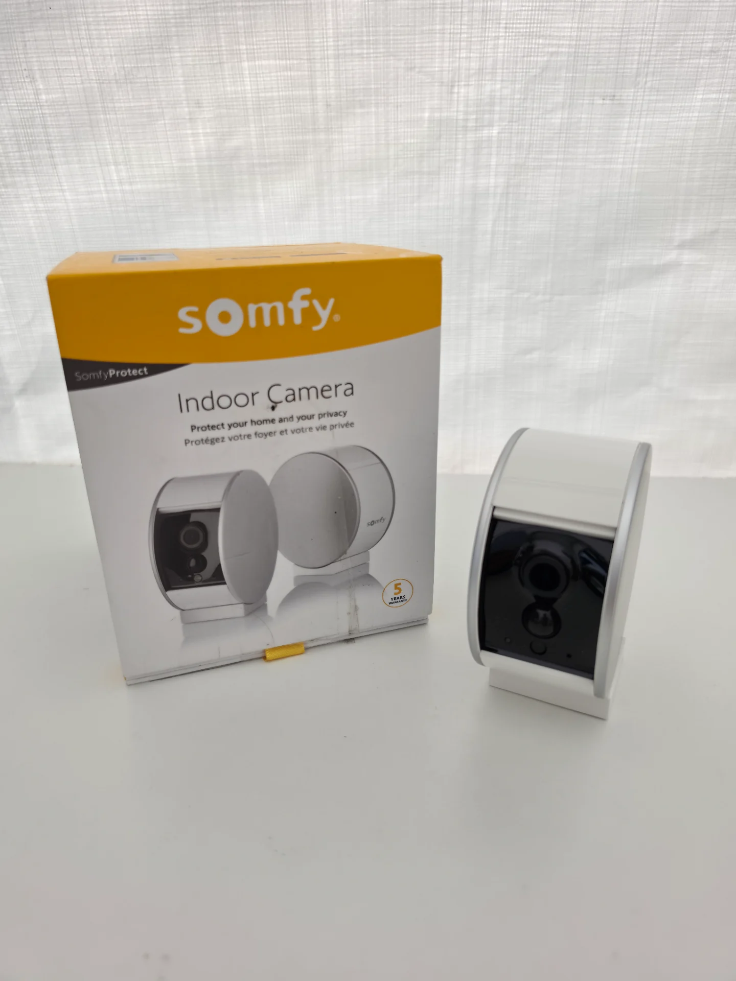 Camera supraveghere video de interior, Somfy Protect, cu obturator motorizat pentru protejarea vietii private – Dobreni, Neamț