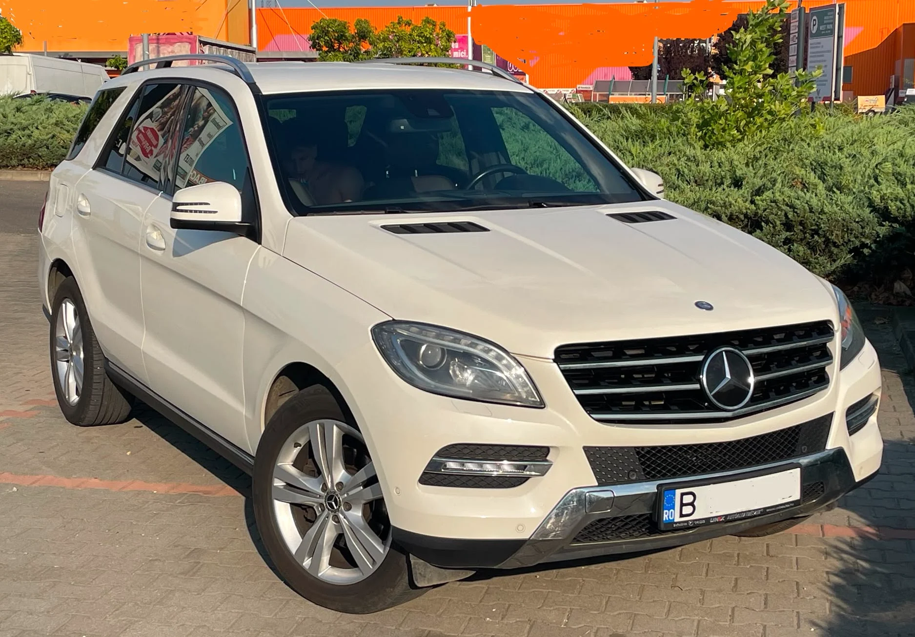 vand ML 250 BlueTEC 4MATIC Off-Roader / GLE 250 d 4MATIC an 2014 euro 6 , culoare Alb Metalizat ,faruri xenon ILS , Pachet OFF ROAD – Sector 2, București