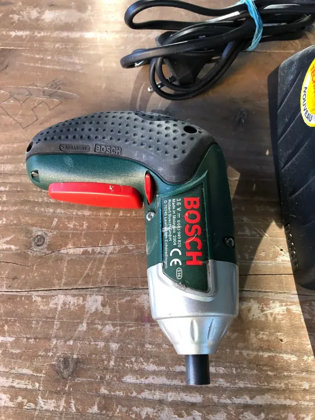 Șurubelniță electrică Bosch – fotografia 2 din 8