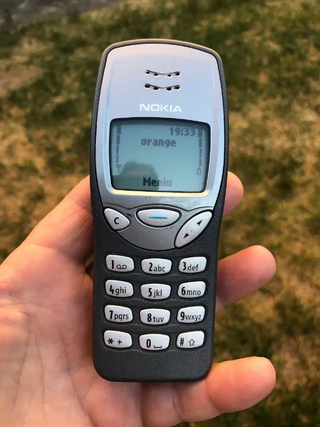 Nokia 3210 vintage de colectie – fotografia 2 din 8
