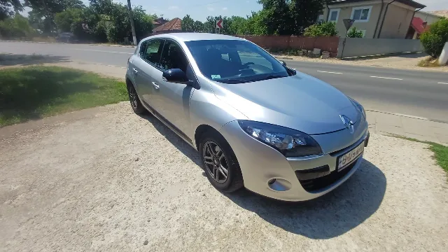 Renault Megane 3 1.5 – fotografia 3 din 7