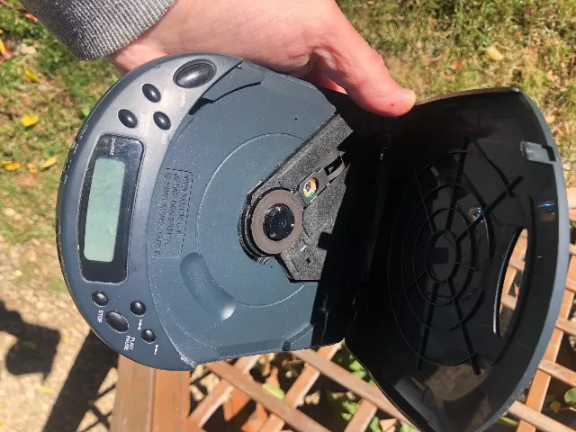 Cd player portabil Akai – fotografia 4 din 8