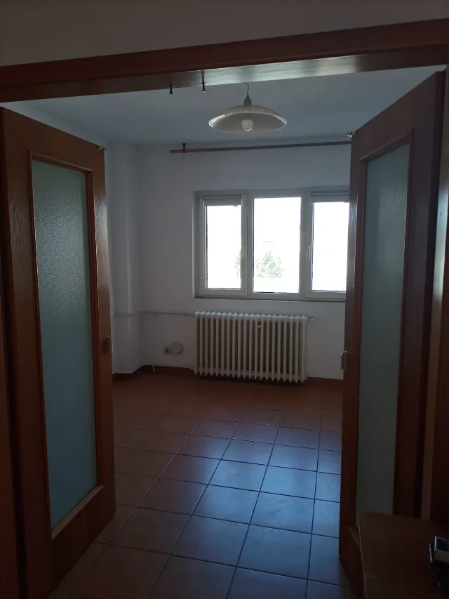 Vând apartament 5 camere, decomandat, 117 mp. suprafață utilă, locație de excepție – fotografia 6 din 7