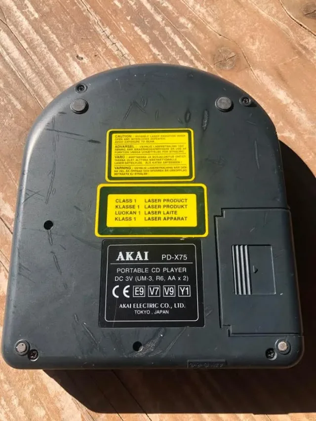 Cd player portabil Akai – fotografia 2 din 8
