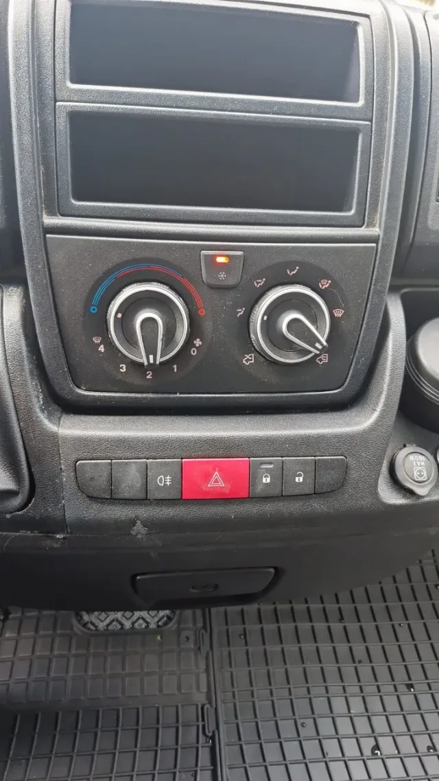 De vanzare Peugeot Boxer in stare buna de funcționare – fotografia 6 din 8