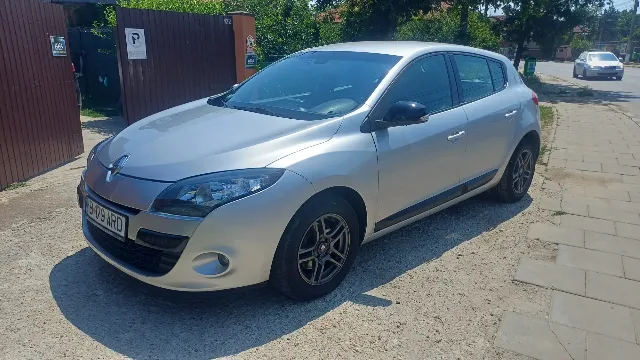 Renault Megane 3 1.5 – fotografia 2 din 7