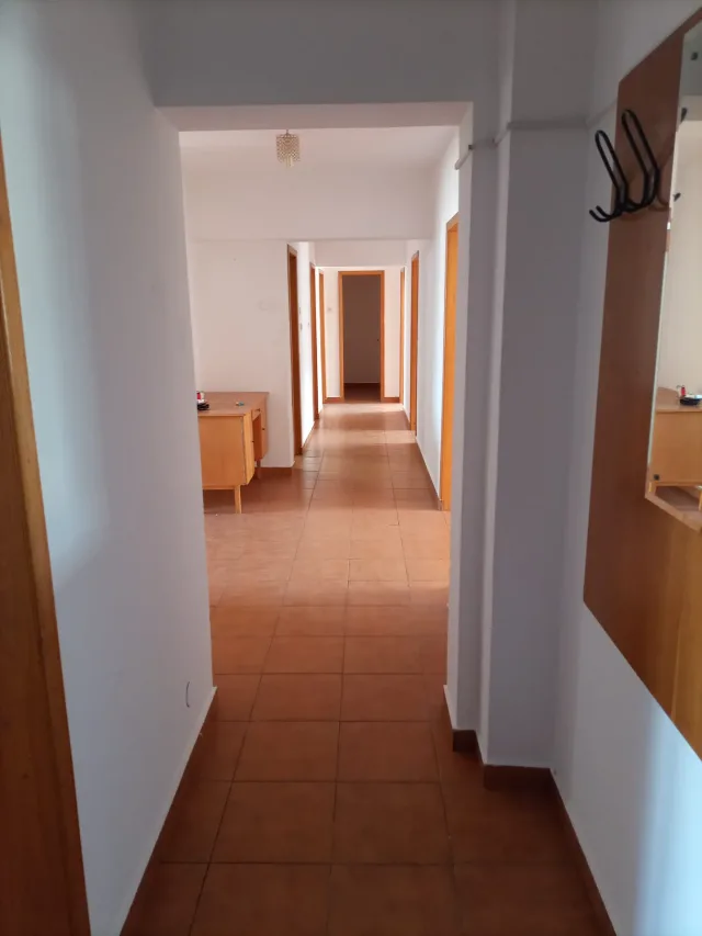 Vând apartament 5 camere, decomandat, 117 mp. suprafață utilă, locație de excepție – fotografia 2 din 7
