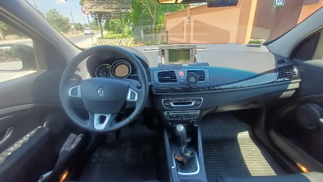 Renault Megane 3 1.5 – fotografia 6 din 7
