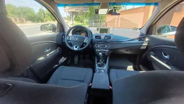 Renault Megane 3 1.5 – fotografia 5 din 7