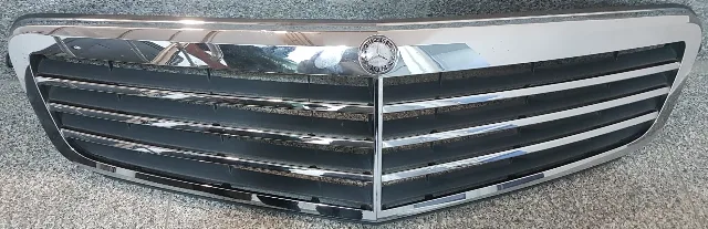 Grila radiator Mercedes Benz Clasa C W204 – fotografia 1 din 3