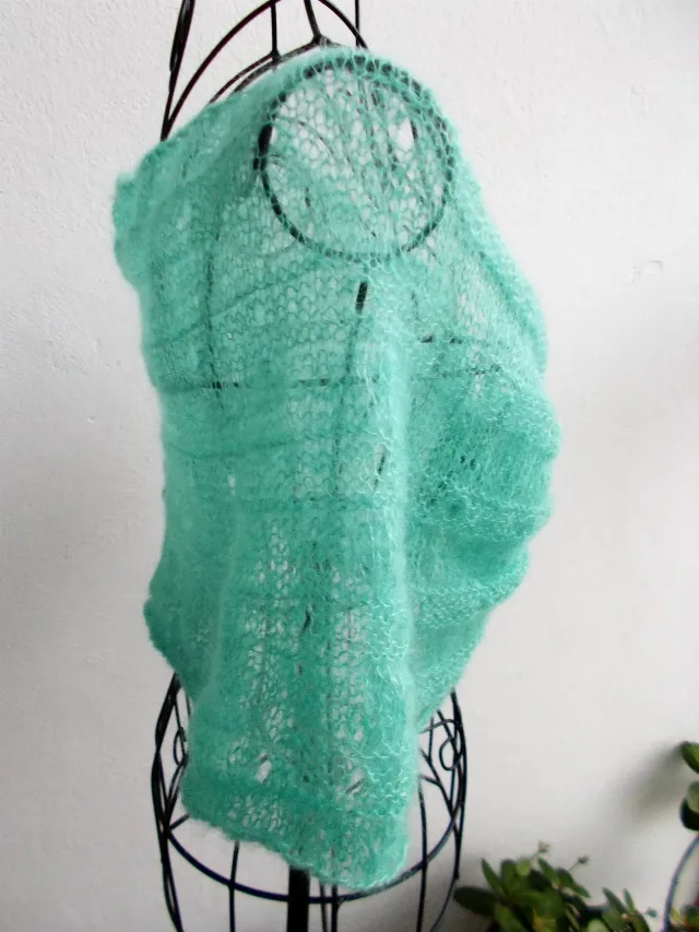 Sal scurt, handmade - kid silk mohair - verde menta - masura universala – fotografia 3 din 5