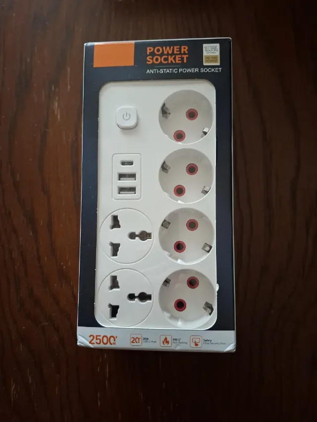 Prelungitor vu 3 prize UE si 2 prize UK si 3 porturi usb ,nou. – Roman, Neamț