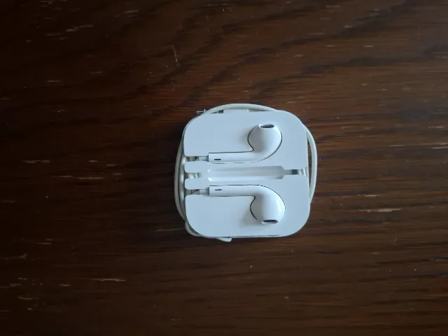 Casti cu fir Apple, noi. – fotografia 2 din 3