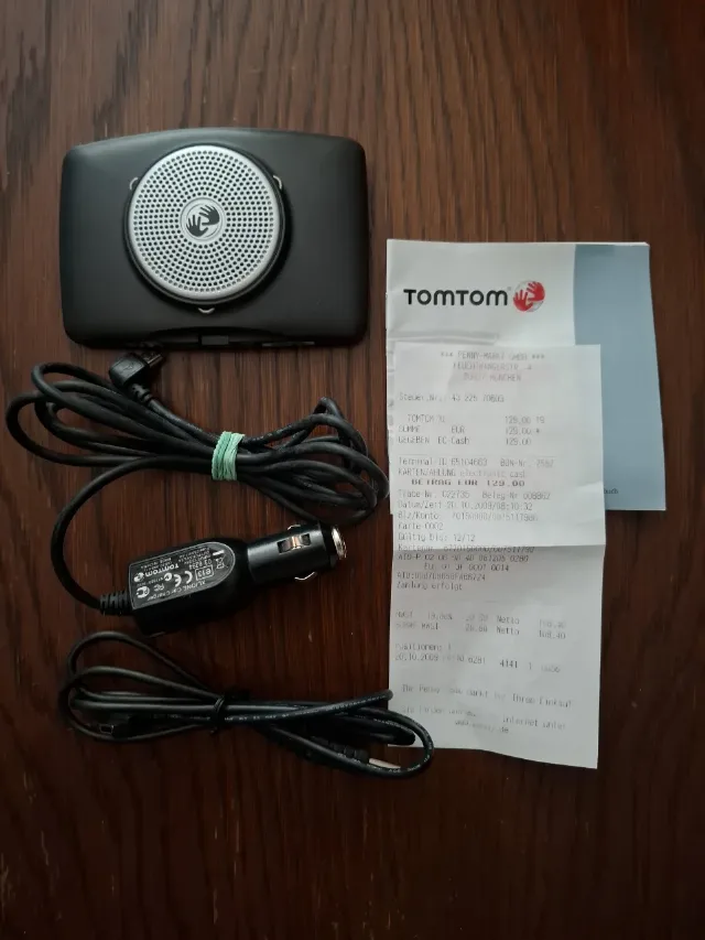 Sistem navigatie Tomtom, nou. Cumparat din Germania cu chitsnts. – fotografia 2 din 2