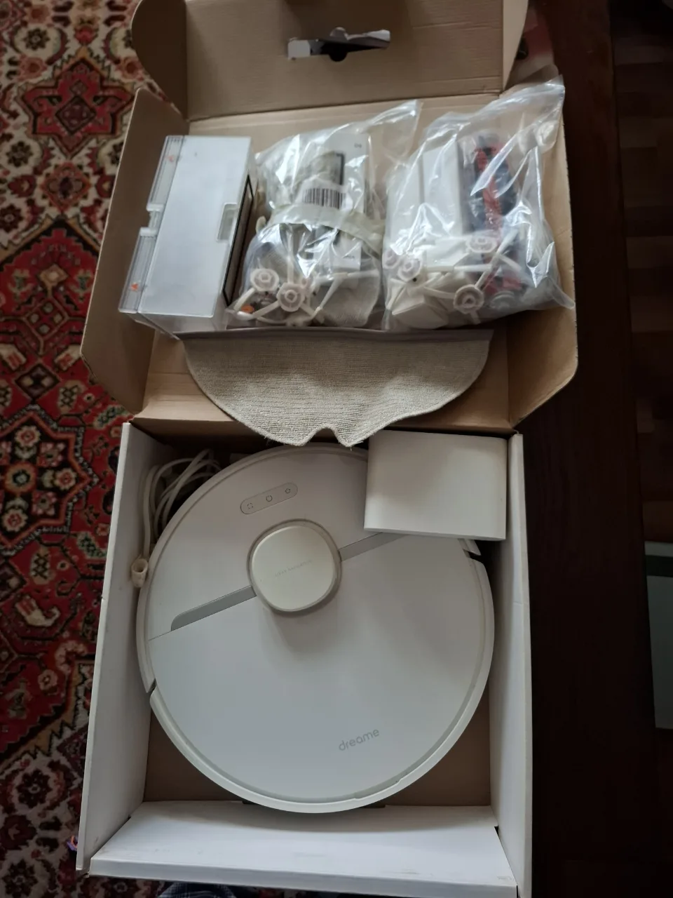 Robot aspirator vacuum D 9. nou. – Roman, Neamț