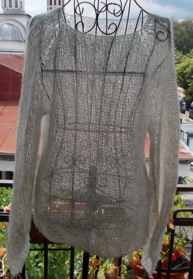 Bluza handmade, fina si delicata - kid mohair/lurex argintiu discret - alb ivory - M/L – fotografia 4 din 4