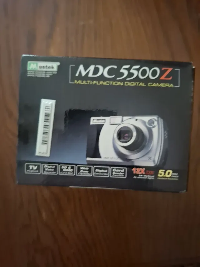 Camera foto, noua dar nefunctionala . Nu alimenteaza. Cine o poate repara sau ptr. piese. – Roman, Neamț