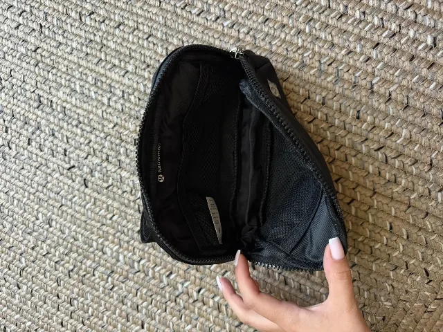 Borseta Lululemon – fotografia 3 din 5