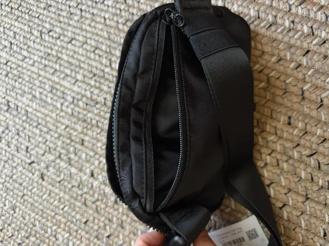 Borseta Lululemon – fotografia 5 din 5