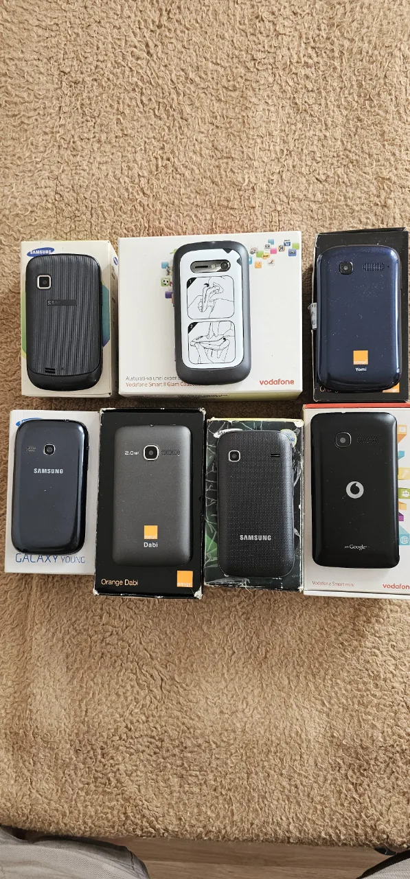 Lot de 7 telefoane vintage impecabile. 2 sunt noi cu foliile pe ele – fotografia 2 din 2