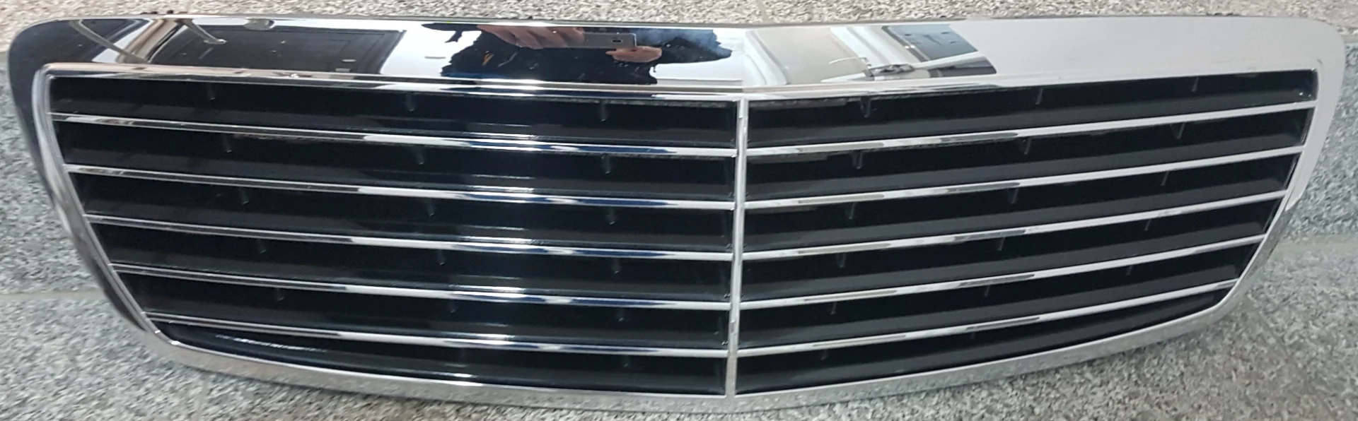 Grila radiator originala Mercedes Benz  E -Class W211 – Joita, Giurgiu