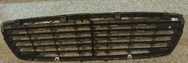 Grila radiator originala Mercedes Benz  E -Class W211 – fotografia 2 din 4