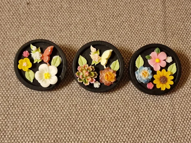 Broșe lemn cu flori miniaturale – fotografia 3 din 7