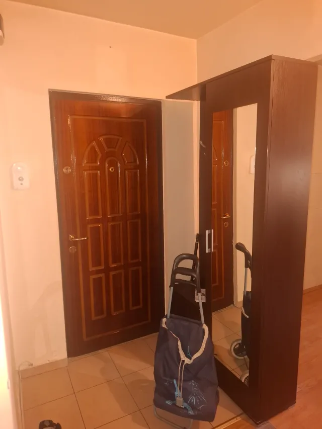 De vînzare apartament 3 camere – fotografia 2 din 8