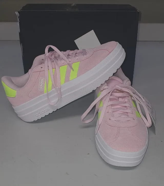Produs impecabil – Adidas încălțăminte fete, mărimea 38, nouă cu etichetă și cutie – Sibiu, Sibiu