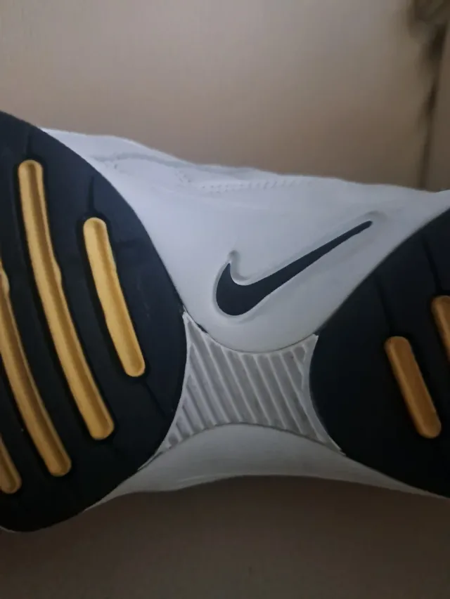 Adidasi Nike Air din piele nr 38 – fotografia 3 din 8