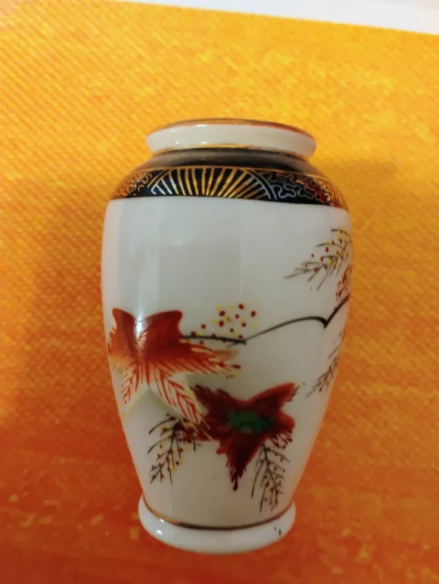 Mini Vază Vintage Porțelan Japonez Autentic / Nihon Tokusei Pictată Manual – fotografia 1 din 5