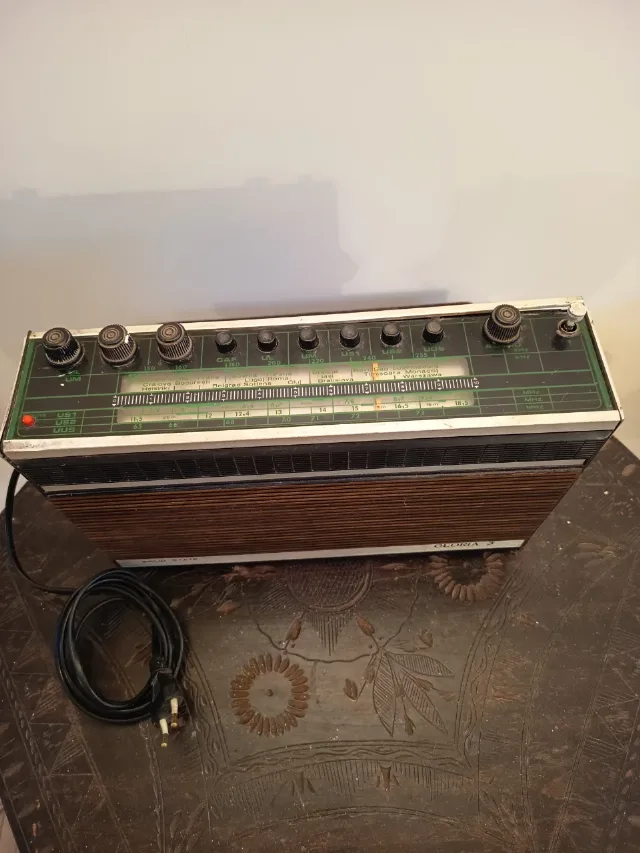 Radio vechi Gloria 3 – fotografia 3 din 8
