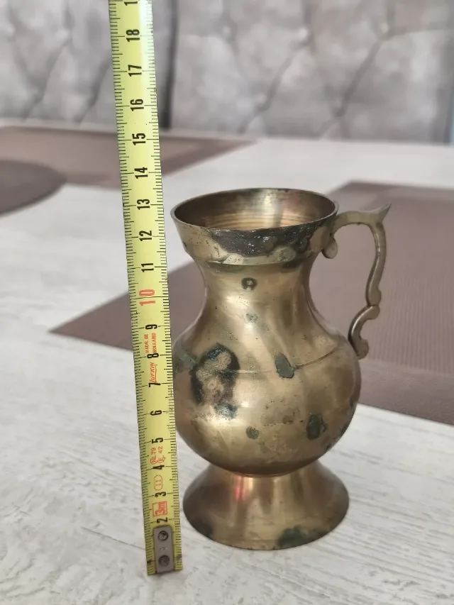 Carafă / Ulcior vintage din alamă masivă – obiect decorativ de colecție – fotografia 4 din 7