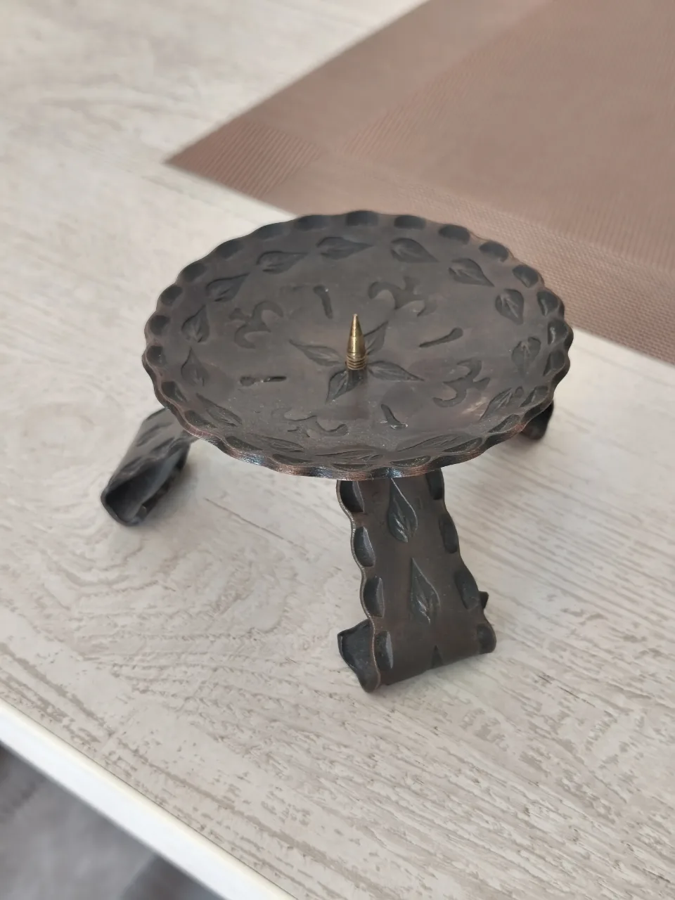 Suport Lumânare Vintage din Cupru Brut Bătut Manual – Stil Brutalist / Rustic Anii '60-'70 – Bistrița-Năsăud, Bistrița-Năsăud