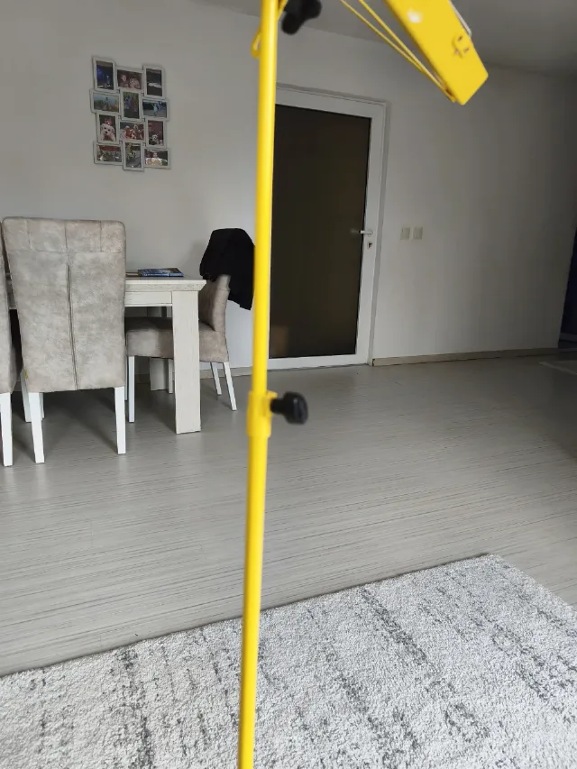 Stativ partituri pliabil și reglabil, galben vibrant – Stare excelentă – fotografia 4 din 8