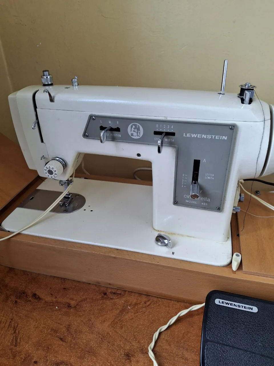 Masina de cusut electrica Lewenstein – Cluj-Napoca, Cluj