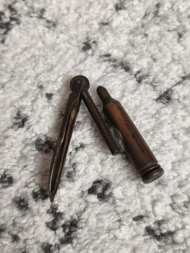 Brichetă de tranșee vintage (Trench Art) cu accesorii curățare pipă – De colecție – fotografia 3 din 8