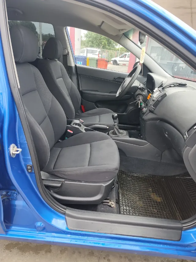 Hyundai I 30 1.6 CRDI 120 CP an 2008 – fotografia 5 din 8