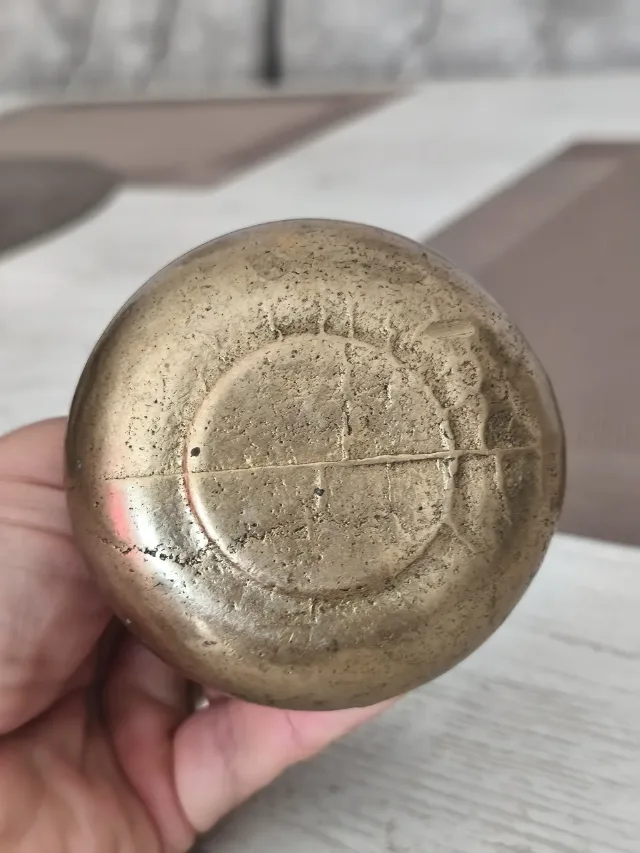 Vază vintage solifloră din alamă / bronz masiv – model deosebit – fotografia 6 din 7