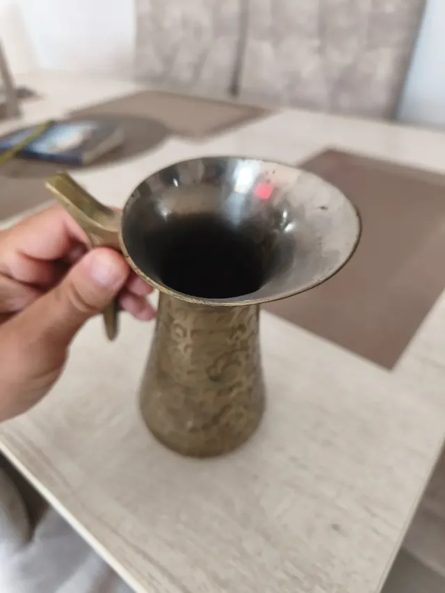 Carafă / Vază decorativă vintage din alamă gravată manual – Import India – fotografia 7 din 8