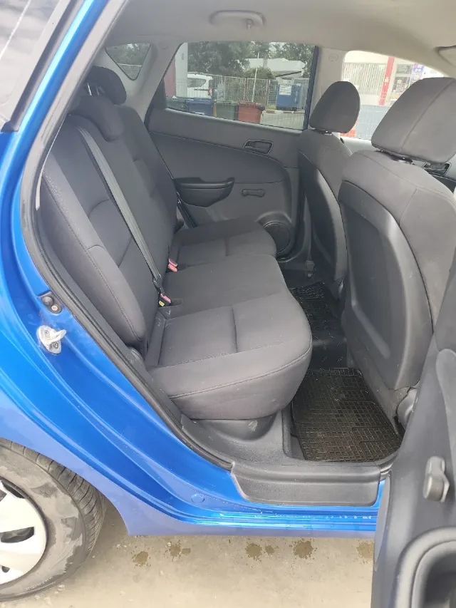 Hyundai I 30 1.6 CRDI 120 CP an 2008 – fotografia 6 din 8