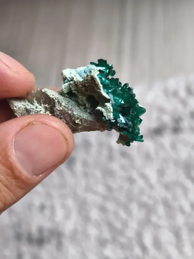 Eșantion Minerale: Dioptaz Brut pe Matrice (Calitate de Colecție) – fotografia 7 din 8
