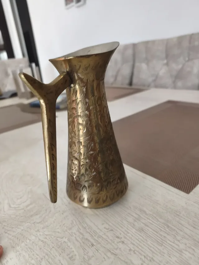 Carafă / Vază decorativă vintage din alamă gravată manual – Import India – fotografia 3 din 8