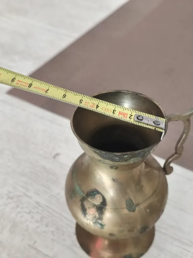 Carafă / Ulcior vintage din alamă masivă – obiect decorativ de colecție – fotografia 5 din 7