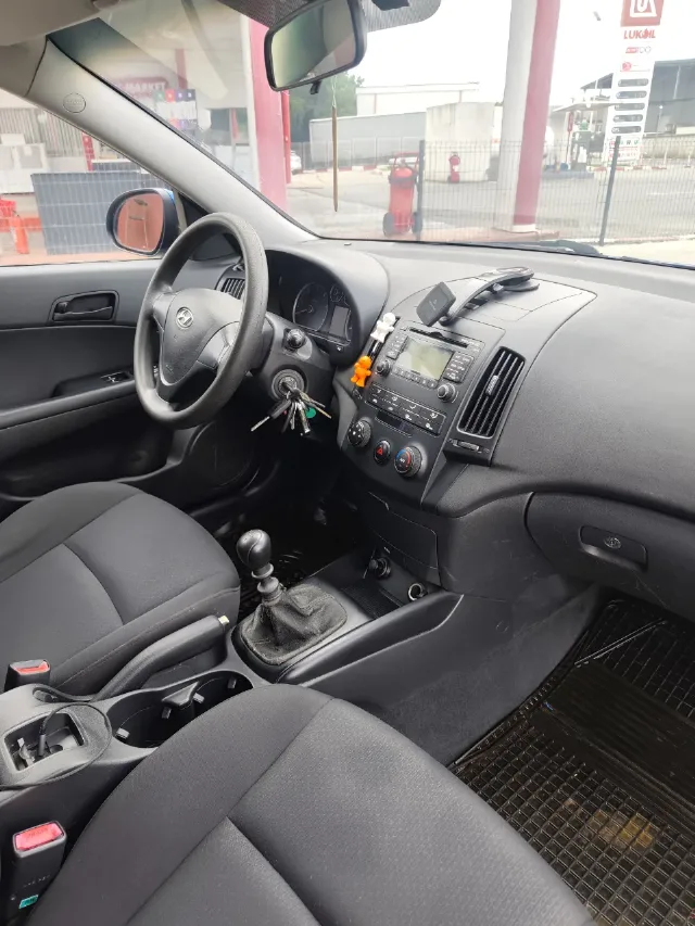 Hyundai I 30 1.6 CRDI 120 CP an 2008 – fotografia 7 din 8