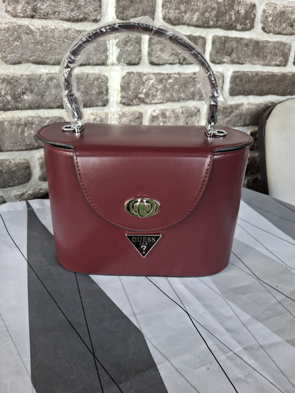 Geanta Guess noua burgundy – fotografia 1 din 4