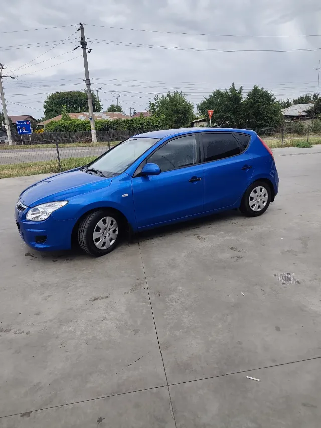 Hyundai I 30 1.6 CRDI 120 CP an 2008 – fotografia 2 din 8